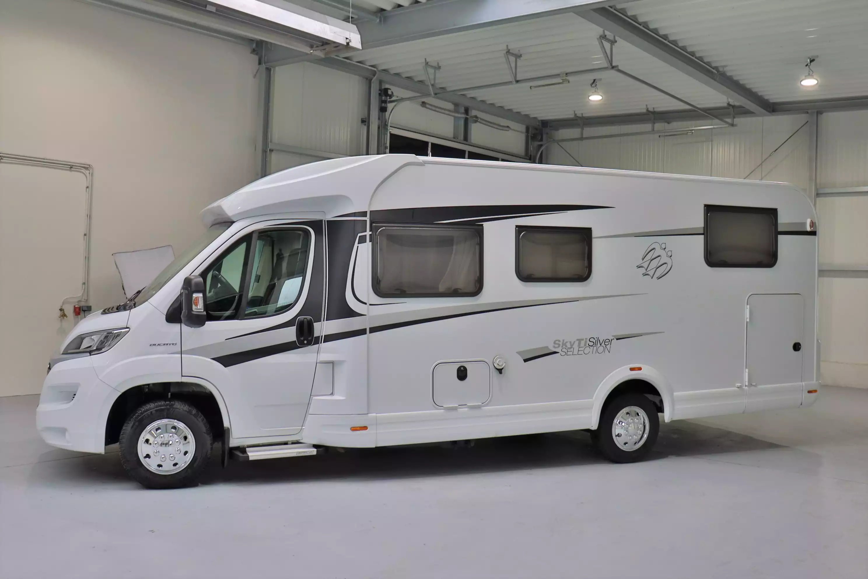 KNAUS SKY TI  700 MEG Silver Selection 